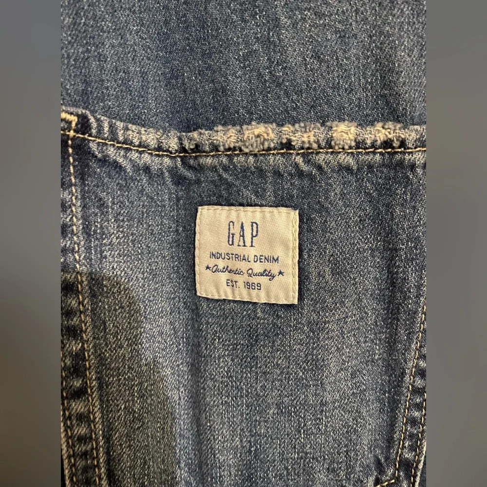 New GAP overall shorts - Picture 7 of 8